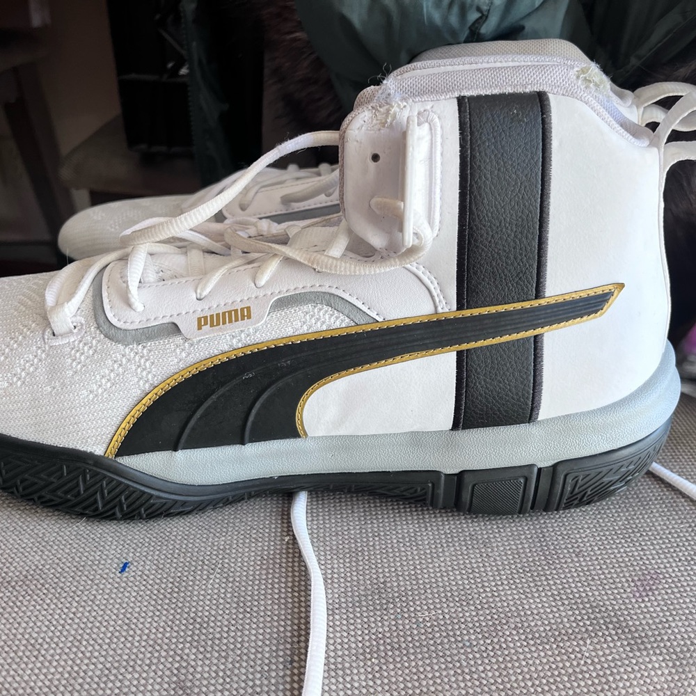 Men’s puma sneakers